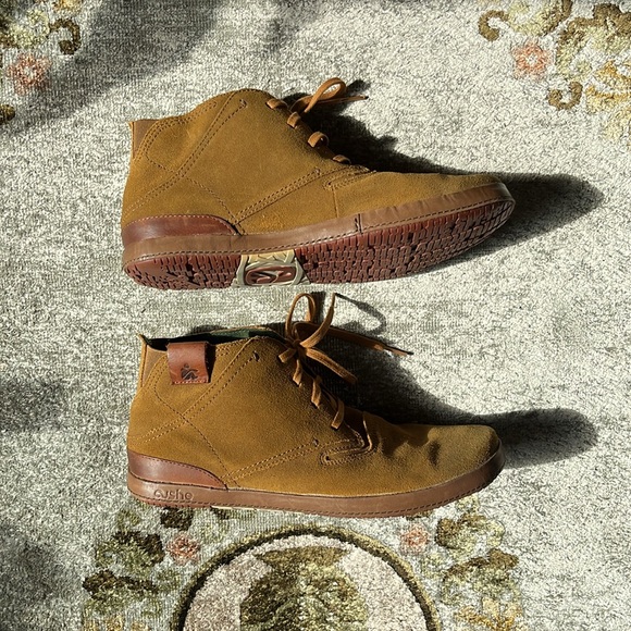 Excellent Like New Cushe Chukka - Picture 2 of 7